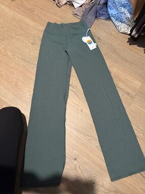 Vuori AllTheFeels Straight-Leg Pants in Agate Green